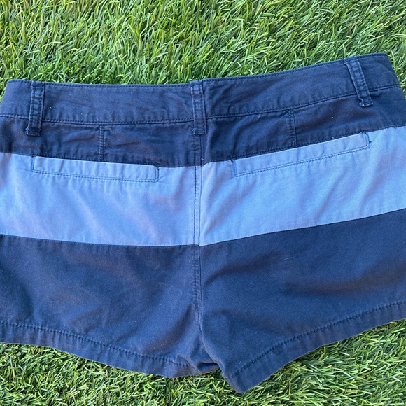Old Navy Sz-6 blue two toned shorts - Picture 3 of 3